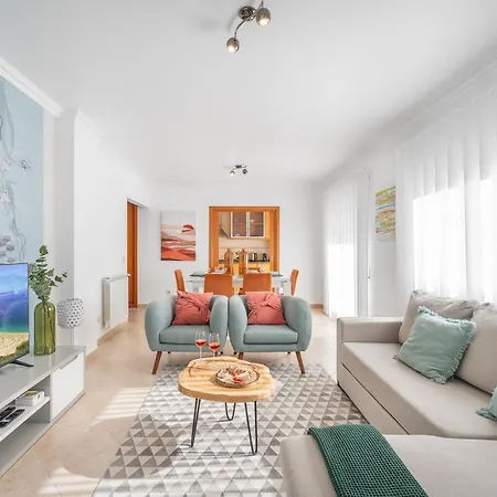 Ocean Getaway - no coração do Carnaval da Nazaré Apartamento *