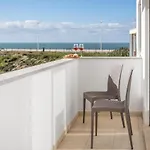 Lägenhet Ocean Getaway - Private Parking In The Center Of *