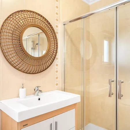 Ocean Getaway - Private Parking In The Center Of Nazare Apartman