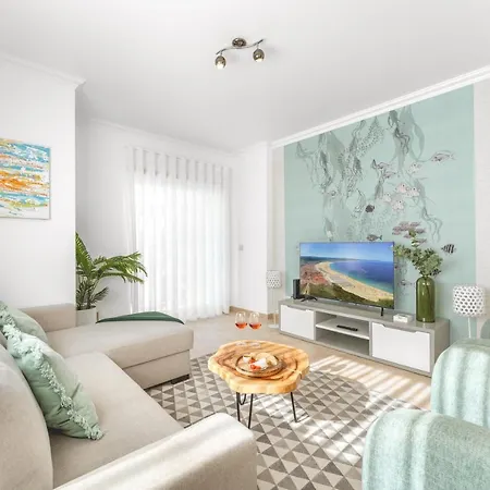 Ocean Getaway - Private Parking In The Center Of Nazare Apartman *