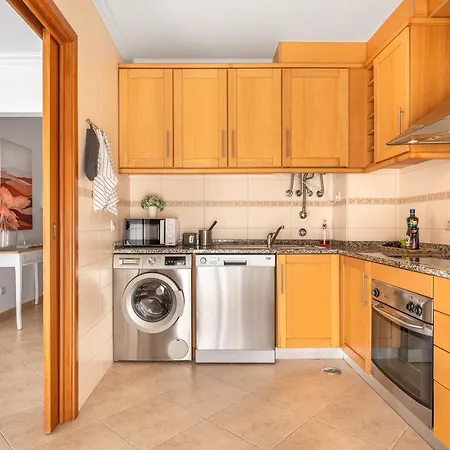 Ocean Getaway - Private Parking In The Center Of Nazare Apartman *