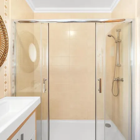 Ocean Getaway - Private Parking In The Center Of Nazare Apartman *